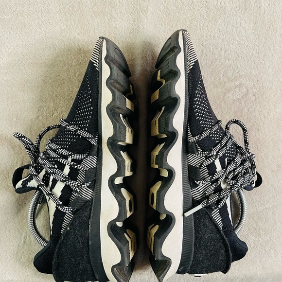SOREL Kinetc Lace Sneaker Women 8 Black White Trainer Athletic Lace Up Shoes - Picture 5 of 10